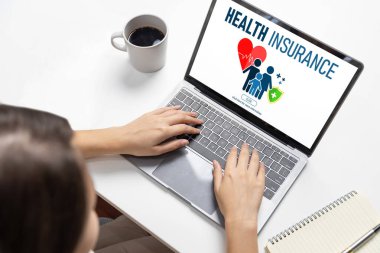 Kolay form doldurma için sağlık sigortası web sitesi canlı kayıt sistemi