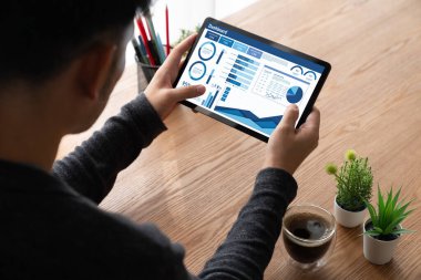 İş veri paneli, pazarlama stratejisi planlaması için iş zekası analizi sunar. Müşteri taleplerini analiz etmek ve iş dünyasının geleceğini önceden görmek için büyük veriler sunulur.