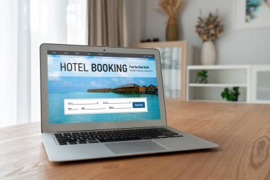 Çevrimiçi otel konaklama rezervasyon sitesi mod rezervasyon sistemi sağlar. Seyahat teknolojisi kavramı .