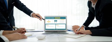 Şirket işleri için canlı bilgisayar yazılımının müşteri deneyimi ve gözden geçirme analizi