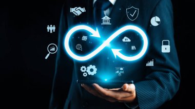 İş adamı sonsuz olasılıkları ve sonsuzluğun özünü benimser, fırsatları keşfetmek için ilham verir. Sonsuzluğun ve olasılıkların birleştiği bir dünyaya dalın ve potansiyel UUID 'yi keşfedin.