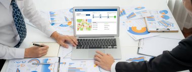 E-ticaret ve canlı çevrimiçi iş için malzeme taşıma ve teslimat izleme sistemi