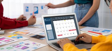 Kişisel organizatör ve çevrimiçi iş dünyası için hızlı zamanlama planlaması için bilgisayar yazılım uygulaması takvimiName