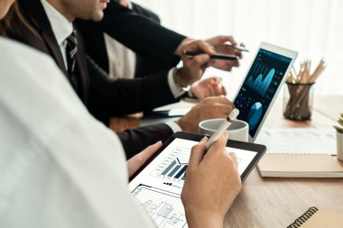 Fintech BI 'ın finansal veri analizi ya da iş zekası göstergesi bilgisayar ve tabletten pazarlamayı planlayan iş adamlarının finansal veri analizine kadar. Habiliment