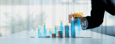 Yeni Yıl 2025 Modern Ofiste Mali Büyüme ve Yatırım Stratejileri Konsepti Yeni Yıl Mevduatı 2025 İş Planları ve Görünümleri