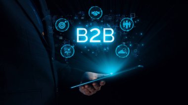 İş adamı B2B peyzajında geziniyor, iş-iş bağlantılarını geliştirmek için kullanım teknolojisi kullanıyor. B2B etkileşimini yeniden şekillendiren keşifler, iş-iş stratejilerinde yenilikleri yönlendiren araçlar. Kullanıcı Kimliği