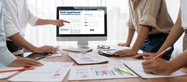 İnternet sitesinde canlı eleştiriler için çevrimiçi aplikasyon rezervasyon takvimi