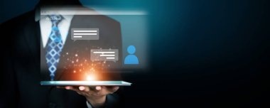 Yapay zeka sanal asistanı Chatbot ile yapay zeka konsepti ile insan etkileşimi, yapay zeka mühendisliği, LLM yapay zeka derin öğrenimi iş desteği için üretken yapay zeka kullanımı. FaaS