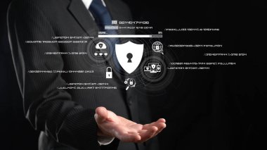 İş adamı siber güvenliğin özünü keşfeder. Siber koruma yöntemlerini, tehditleri derinlemesine araştır ve siber güvenlik duruşunu güçlendir. Siber Güvenlik Çağı FaaS 'ında yol almak için gerekli.