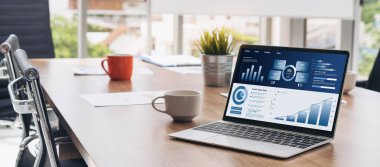 İş veri paneli, pazarlama stratejisi planlaması için iş zekası analizi sunar. Müşteri taleplerini analiz etmek ve iş dünyasının geleceğini önceden görmek için büyük veriler sunulur.