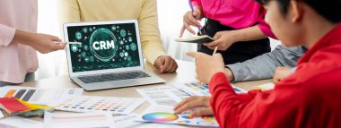 CRM işletme ve işletme için canlı bilgisayarda müşteri ilişkileri yönetim sistemi