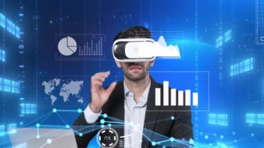 Akıllı proje yöneticisi sanal gerçeklik gözlüğü takıp dizüstü bilgisayarla aynı masada otururken pazarlama fikrini paylaşıyor. Yetenekli iş adamı yüzen mali tabloya bakıyor ve kontrol ediyor. Aygıt.