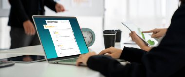 Şirket işleri için mod bilgisayar yazılımının müşteri deneyimi ve gözden geçirme analizi