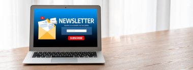 Müşterilerin abone olmak için bilgisayardaki haber belirleme sayfası Sugly Newsletter güncelleme bilgilerini aboneye aktarması