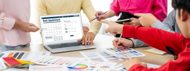 İnternet sitesinde canlı eleştiriler için çevrimiçi aplikasyon rezervasyon takvimi