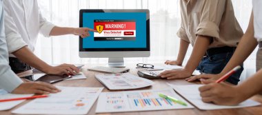 Bilgisayar ekranındaki virüs uyarısı canlı siber tehdit, hacker, bilgisayar virüsü ve kötü amaçlı yazılım tespit etti