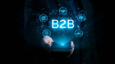 İş adamı B2B peyzajında geziniyor, iş-iş bağlantılarını geliştirmek için kullanım teknolojisi kullanıyor. B2B etkileşimini yeniden şekillendiren keşifler, iş-iş stratejilerinde yenilikleri yönlendiren araçlar. Kullanıcı Kimliği