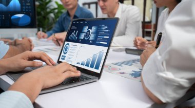 İş veri paneli, pazarlama stratejisi planlaması için iş zekası analizi sunar. Müşteri taleplerini analiz etmek ve iş dünyasının geleceğini önceden görmek için büyük veriler sunulur.