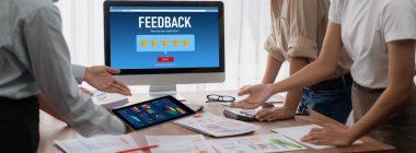 Müşteri geribildirim ve şirket işleri için canlı bilgisayar yazılımı analizi