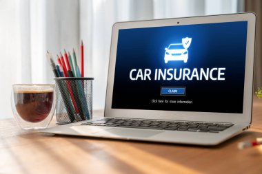 Araba sigortası internet sitesi, arabanızın hasarının rahat olduğundan emin olmak için ekranda.