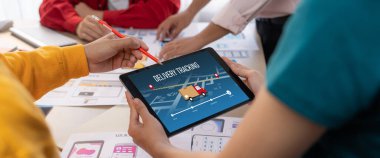 E-ticaret ve canlı çevrimiçi iş için malzeme taşıma ve teslimat izleme sistemi