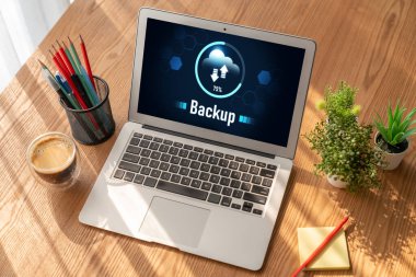 Yedek Depolama Verisi İnternet Teknolojisi İş Konsepti. Veritabanı depolama teknolojisi dosya aktarım paylaşımı, siber, büyük veri bilgileri, internet bankacılığı uygulaması indirme işlemi kolayca yapılır