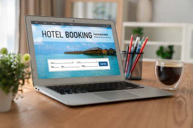 Çevrimiçi otel konaklama rezervasyon sitesi mod rezervasyon sistemi sağlar. Seyahat teknolojisi kavramı .