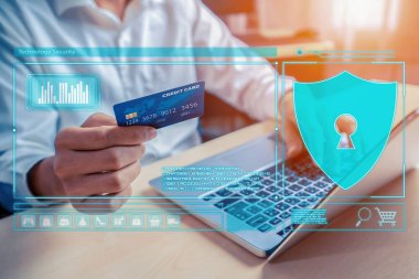 Müşteri kontrol cihazı. Akıllı tüketici saati cihaz ekranı teknoloji güvenliği ve kimlik koruma sisteminin hologram grafik arayüzünü kimlik doğrulama için kredi kartı kullanarak açıyor. Siber Nakit.