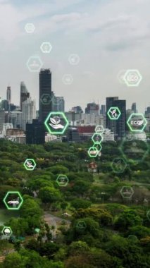 Çevre kirliliğini azaltmak ve ESG hedeflerine ulaşmak için temiz enerji, geri dönüşüm ve sıfır atık yönetimi yoluyla sürdürülebilir değişim kavramına doğru kayan yeşil şehir teknolojisi .