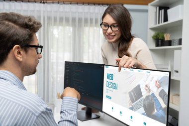 Web sitesi tasarım yazılımı çevrimiçi perakende ticaret ve e-ticaret için canlı şablon sağlıyor