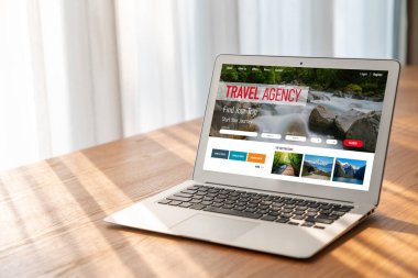 Model arama ve seyahat planlama için internet sitesi uçuş, otel ve tur rezervasyonları için anlaşma ve paket sunuyor