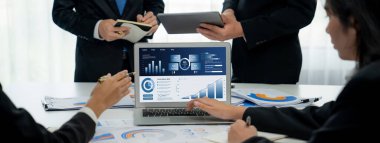 İş veri paneli, pazarlama stratejisi planlaması için iş zekası analizi sunar. Müşteri taleplerini analiz etmek ve iş dünyasının geleceğini önceden görmek için büyük veriler sunulur.