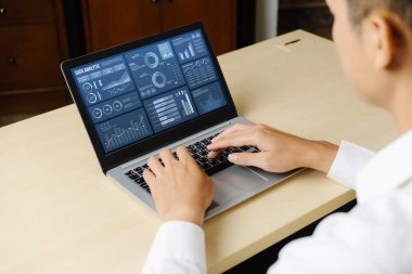 İş veri paneli, pazarlama stratejisi planlaması için iş zekası analizi sunar. Müşteri taleplerini analiz etmek ve iş dünyasının geleceğini önceden görmek için büyük veriler sunulur.