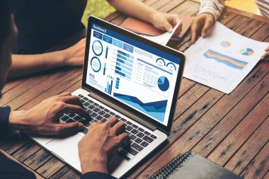 İş veri paneli, pazarlama stratejisi planlaması için iş zekası analizi sunar. Müşteri taleplerini analiz etmek ve iş dünyasının geleceğini önceden görmek için büyük veriler sunulur.