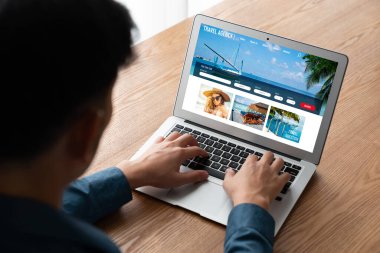 Model arama ve seyahat planlama için internet sitesi uçuş, otel ve tur rezervasyonları için anlaşma ve paket sunuyor