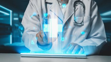 Zeki doktorların hastanede yüzen tıbbi çapraz hologramla klavyeyi gösterip daktilo etmelerine yakın durun. Tıp çalışanı tıbbi verileri araştırıyor ve analiz ediyor ya da sağlık sistemini birbirine bağlıyor. İyileştirici.