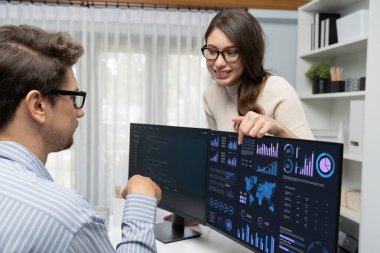 İş veri paneli, pazarlama stratejisi planlaması için iş zekası analizi sunar. Müşteri taleplerini analiz etmek ve iş dünyasının geleceğini önceden görmek için büyük veriler sunulur.