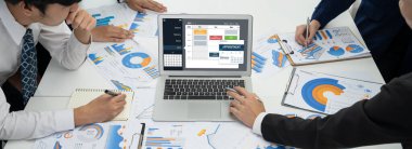 İnternet sitesinde canlı eleştiriler için çevrimiçi aplikasyon rezervasyon takvimi