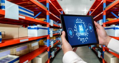 Yapay zeka etik standart hukuk ve bilgisayar ekranındaki kurallar yapay zeka etik şeffaflığının teknoloji suçunu önlediğine dair rapor sunuyor. canlı