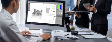 İş zekası ve veri analizi kavramı. Analizci ekibi laptop ekranında finansal veri analizi üzerinde çalışıyor. Etkili iş stratejik planlama için pazarlama göstergesi olarak. İçgörü