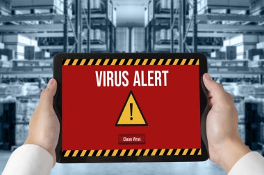 Bilgisayar ekranındaki virüs uyarısı mobil siber tehdit, hacker, bilgisayar virüsü ve kötü amaçlı yazılım tespit edildi