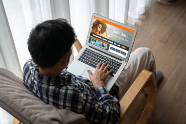 Model arama ve seyahat planlama için internet sitesi uçuş, otel ve tur rezervasyonları için anlaşma ve paket sunuyor