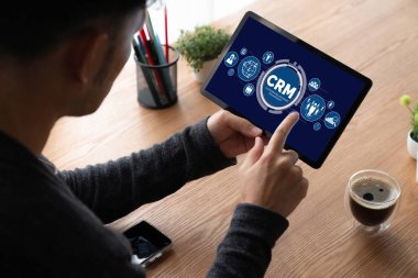 CRM işletme ve işletme için modern bilgisayarda müşteri ilişkileri yönetim sistemi