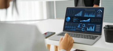 İş veri paneli, pazarlama stratejisi planlaması için iş zekası analizi sunar. Müşteri taleplerini analiz etmek ve iş dünyasının geleceğini önceden görmek için büyük veriler sunulur.