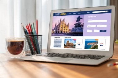 Model arama ve seyahat planlama için internet sitesi uçuş, otel ve tur rezervasyonları için anlaşma ve paket sunuyor