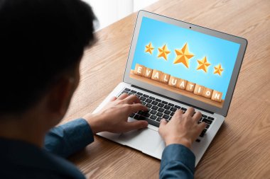 Pazarlama stratejisi planlaması için modem yazılım bilgisayarında müşteri memnuniyeti ve değerlendirme analizi