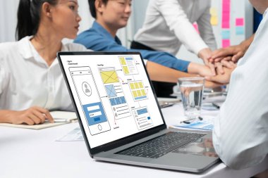 Hareketli mobil uygulama ve web sitesi için UX UI tasarım süreci. Profesyonel uygulama geliştiricisi için kablo grafiğinin yaratıcı prototipi .