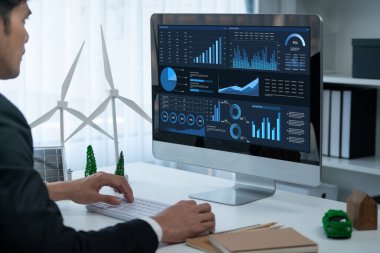 İş veri paneli, pazarlama stratejisi planlaması için iş zekası analizi sunar. Müşteri taleplerini analiz etmek ve iş dünyasının geleceğini önceden görmek için büyük veriler sunulur.