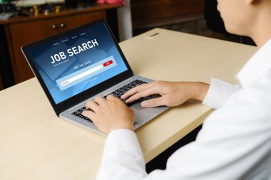 Çalışanların işe alım İnternet ağındaki iş fırsatlarını araması için mod web sitesinde online iş araması