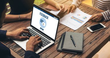 Müşteri geribildirim ve şirket işleri için mod bilgisayar yazılımı analizi